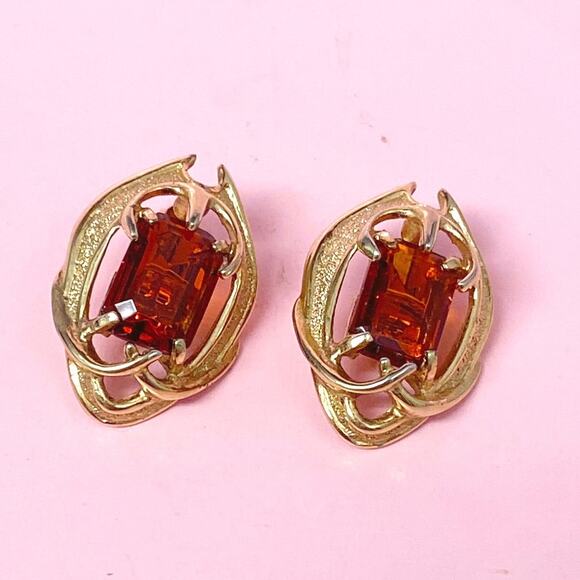 Sarah Coventry Vintage Clip On Earrings on Gold and Amber Tone - Picture 1 of 4